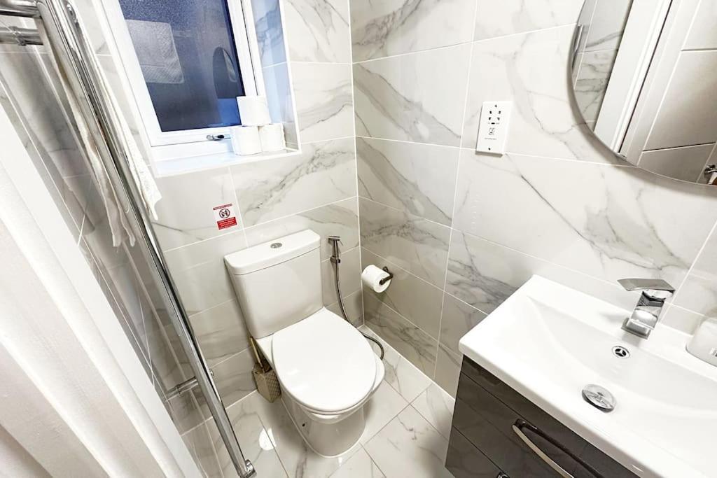 Walnut Flats-F2, 3-Bedroom With Garden & Patio - Ac, Parking, Netflix, Wifi - Close To Oxford, Bicester & Blenheim Palace 外观 照片
