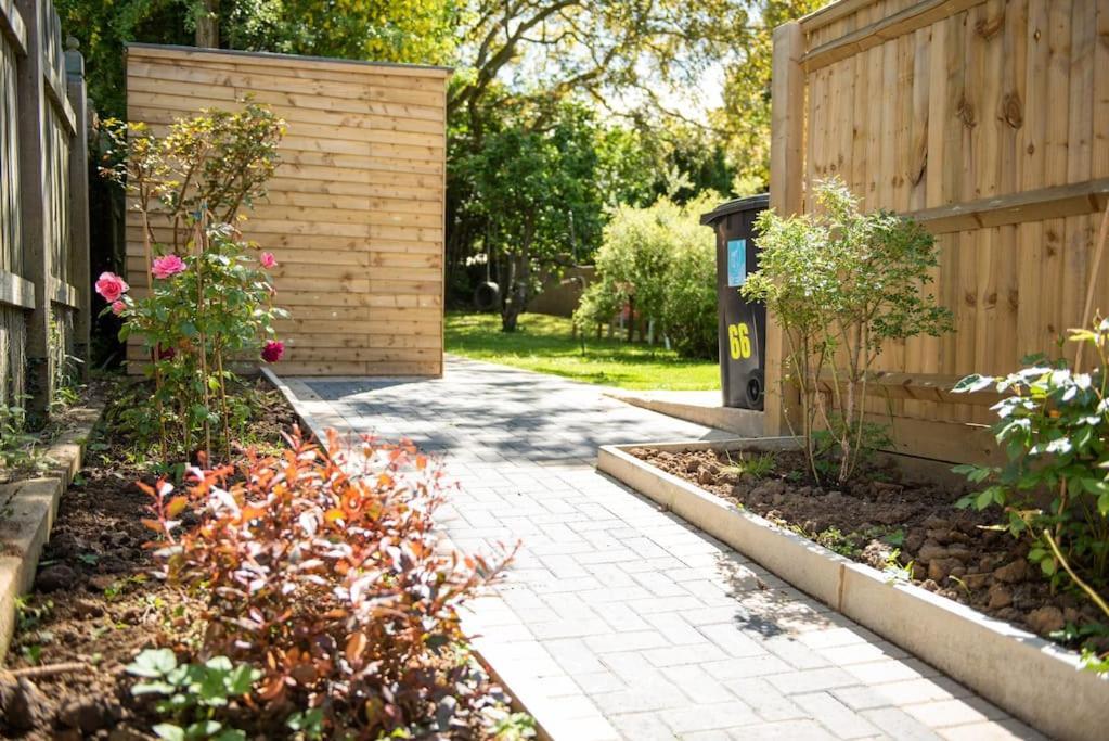 Walnut Flats-F2, 3-Bedroom With Garden & Patio - Ac, Parking, Netflix, Wifi - Close To Oxford, Bicester & Blenheim Palace 外观 照片