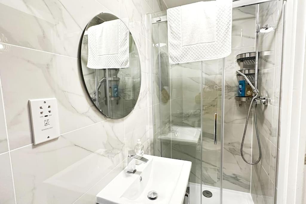 Walnut Flats-F2, 3-Bedroom With Garden & Patio - Ac, Parking, Netflix, Wifi - Close To Oxford, Bicester & Blenheim Palace 外观 照片