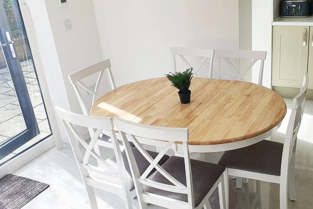 Walnut Flats-F2, 3-Bedroom With Garden & Patio - Ac, Parking, Netflix, Wifi - Close To Oxford, Bicester & Blenheim Palace 外观 照片