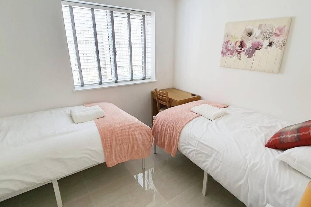 Walnut Flats-F2, 3-Bedroom With Garden & Patio - Ac, Parking, Netflix, Wifi - Close To Oxford, Bicester & Blenheim Palace 外观 照片
