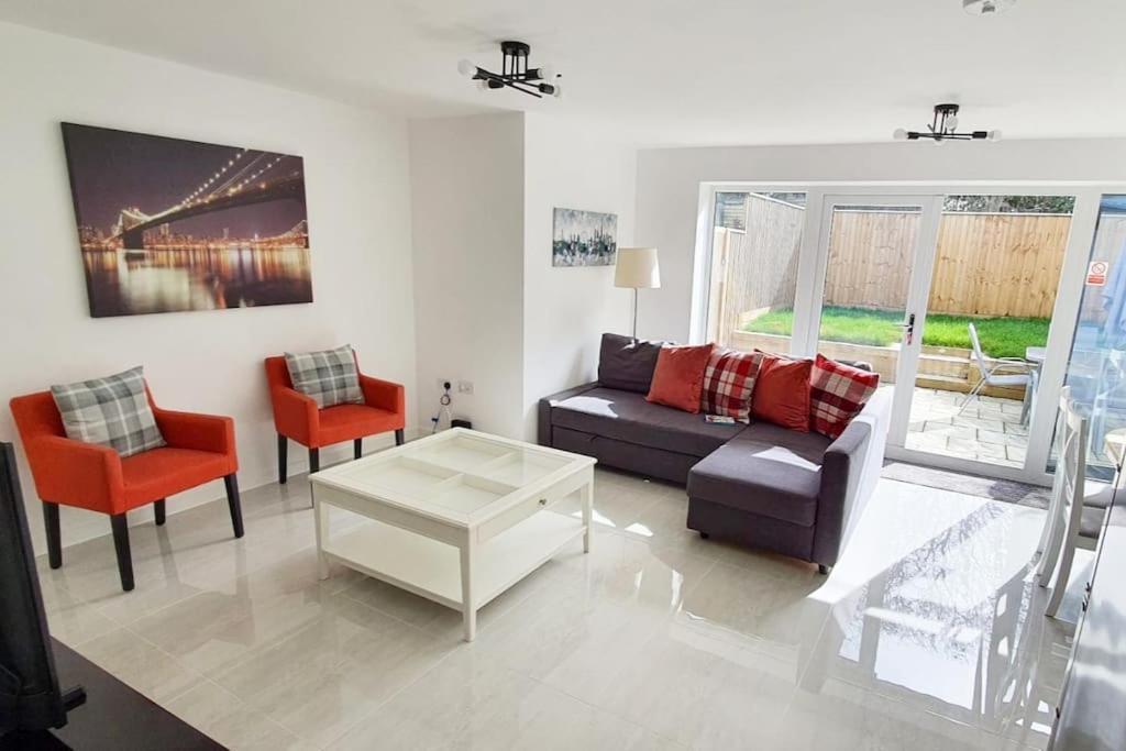 Walnut Flats-F2, 3-Bedroom With Garden & Patio - Ac, Parking, Netflix, Wifi - Close To Oxford, Bicester & Blenheim Palace 外观 照片