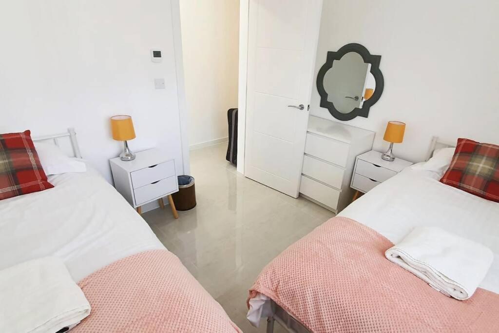 Walnut Flats-F2, 3-Bedroom With Garden & Patio - Ac, Parking, Netflix, Wifi - Close To Oxford, Bicester & Blenheim Palace 外观 照片